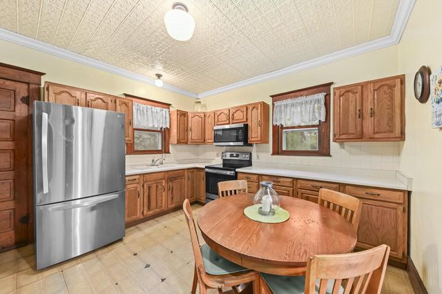 216 W Main STREET, Wales, WI 53183