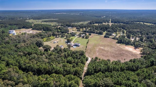 825 Recreation Road 255, Colmesneil, TX 75938