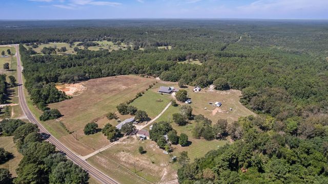 825 Recreation Road 255, Colmesneil, TX 75938