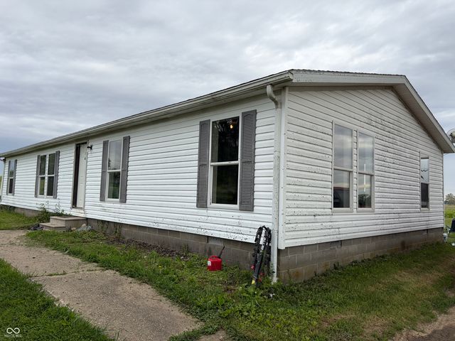 11768 N 700 E, Lewisville, IN 47352
