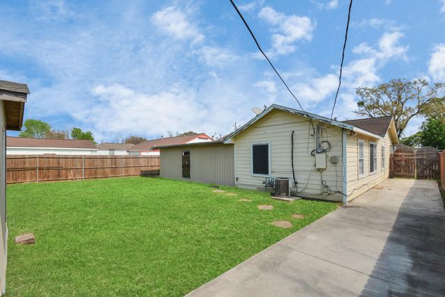 1404 Briarwood Drive, Pasadena, TX 77502