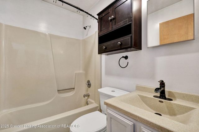 5989 Cypress Street, Haslett, MI 48840