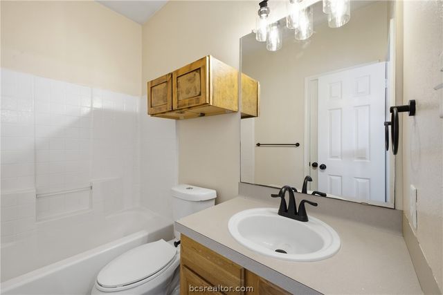 622 Holleman Drive, College Station, TX 77840