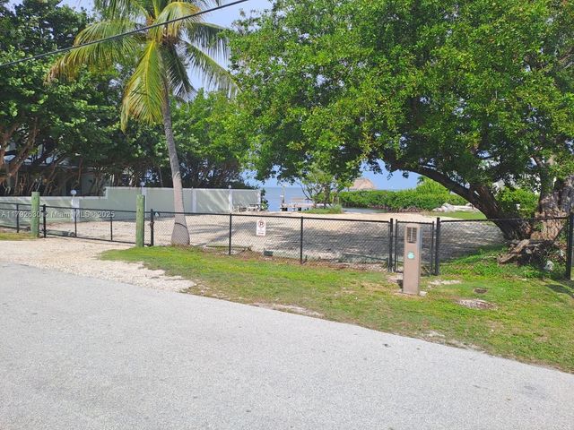 154 Sebring Dr, Tavernier, FL 33070