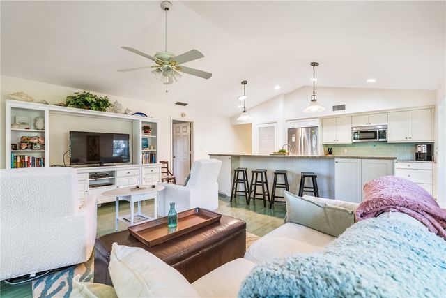 1295 Winding Oaks Circle E 805, Vero Beach, FL 32963