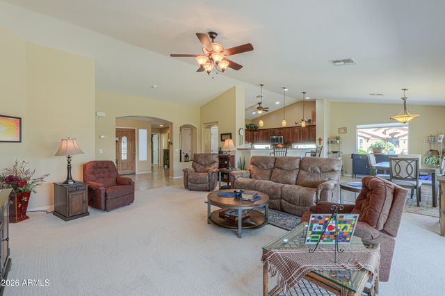 112 S BIRDIE Way, Casa Grande, AZ 85194