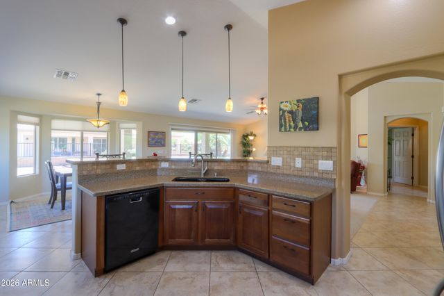 112 S BIRDIE Way, Casa Grande, AZ 85194