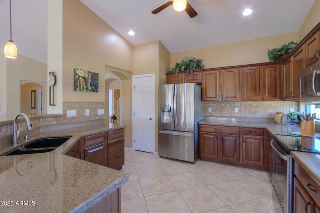 112 S BIRDIE Way, Casa Grande, AZ 85194