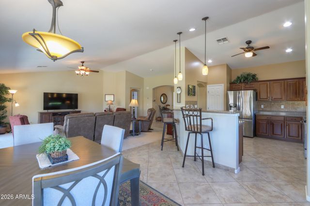 112 S BIRDIE Way, Casa Grande, AZ 85194