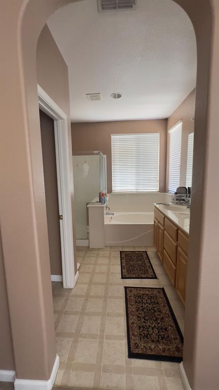 Image 14 of property listing at 5221 E Byrd Avenue, Fresno, CA 93725