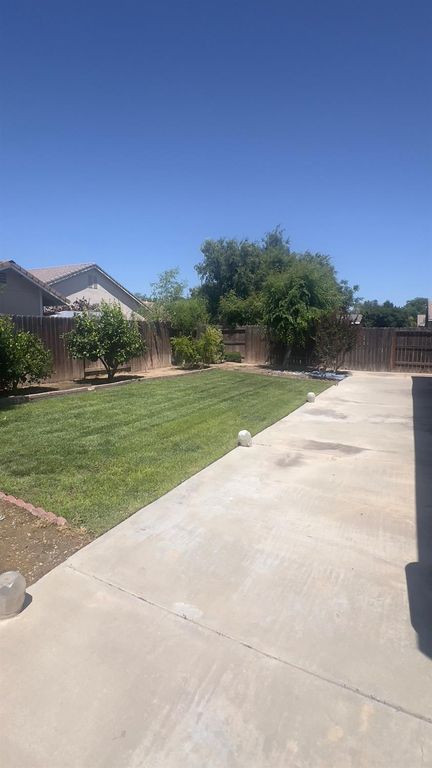 Image 15 of property listing at 5221 E Byrd Avenue, Fresno, CA 93725