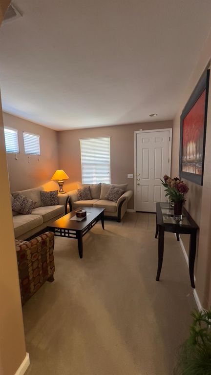 Image 4 of property listing at 5221 E Byrd Avenue, Fresno, CA 93725