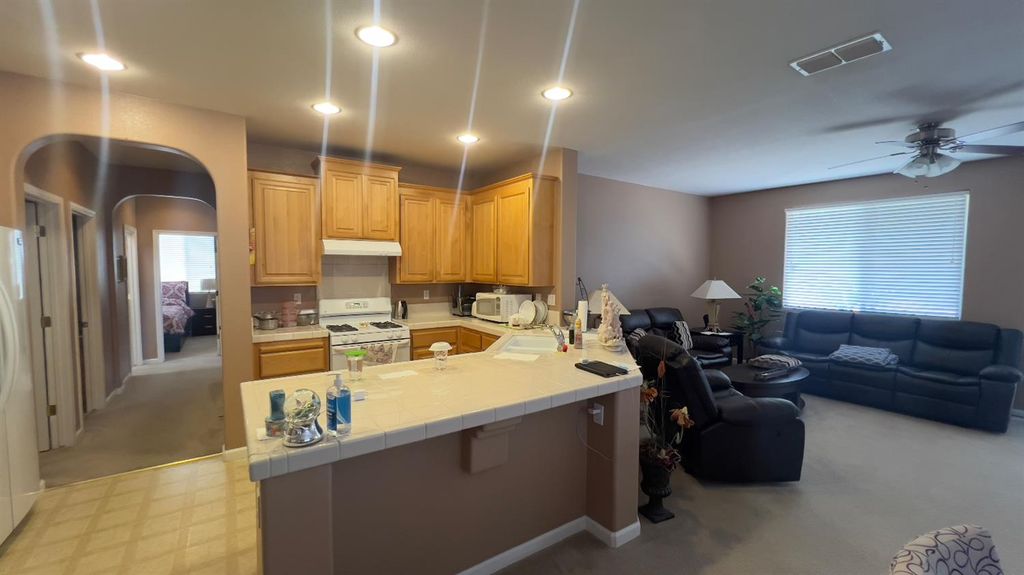 Image 7 of property listing at 5221 E Byrd Avenue, Fresno, CA 93725