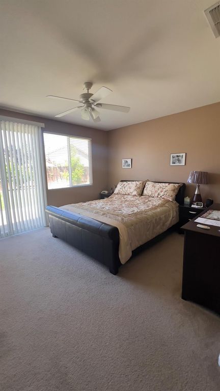 Image 9 of property listing at 5221 E Byrd Avenue, Fresno, CA 93725