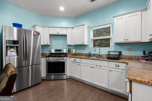 21 Sunny Point, Newnan, GA 30263