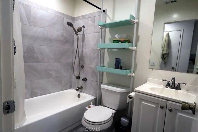 929 Thistlegate, Oak Park, CA 91377