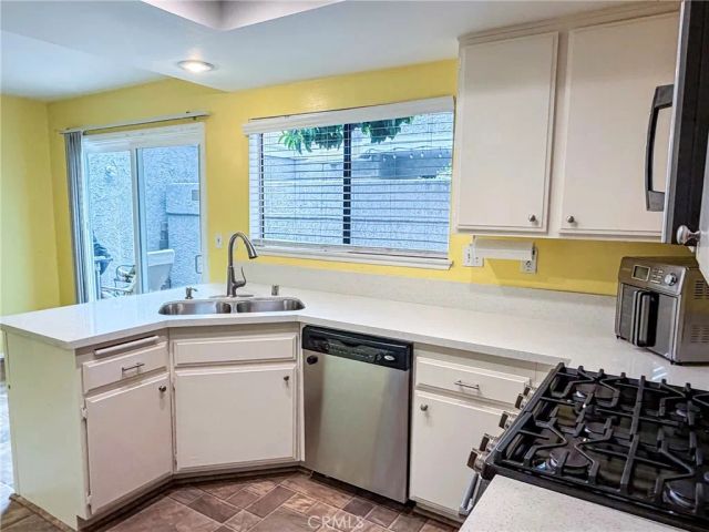 929 Thistlegate, Oak Park, CA 91377
