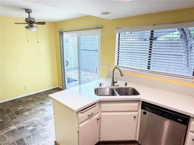 929 Thistlegate, Oak Park, CA 91377