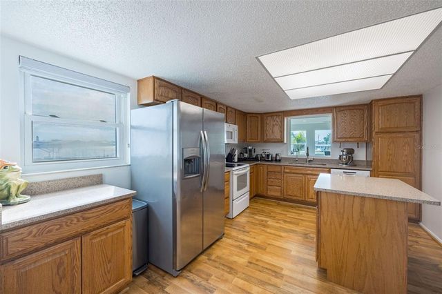 821 WHITE HERON BOULEVARD, Ruskin, FL 33570