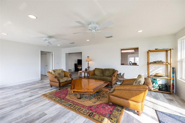 821 WHITE HERON BOULEVARD, Ruskin, FL 33570