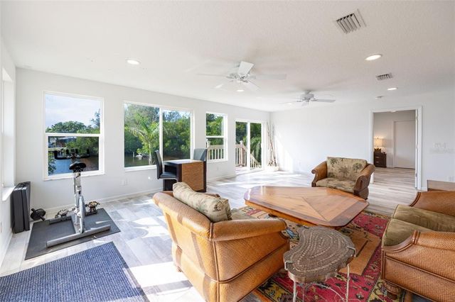 821 WHITE HERON BOULEVARD, Ruskin, FL 33570