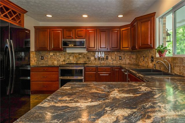 1210 Lomeda Lane, Beavercreek, OH 45434