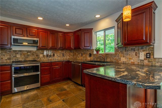1210 Lomeda Lane, Beavercreek, OH 45434