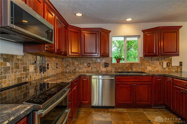 1210 Lomeda Lane, Beavercreek, OH 45434