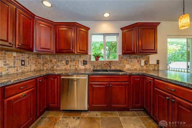 1210 Lomeda Lane, Beavercreek, OH 45434