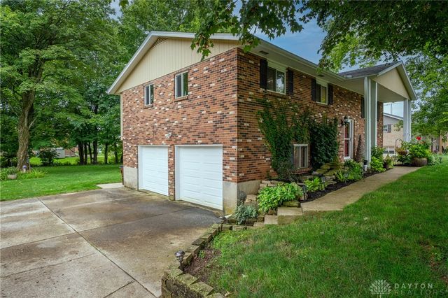 1210 Lomeda Lane, Beavercreek, OH 45434