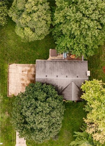 1210 Lomeda Lane, Beavercreek, OH 45434