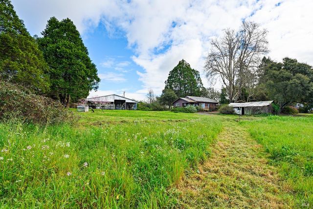 8400 Blackney Rd, Sebastopol, CA 95472
