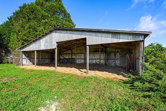 8400 Blackney Rd, Sebastopol, CA 95472