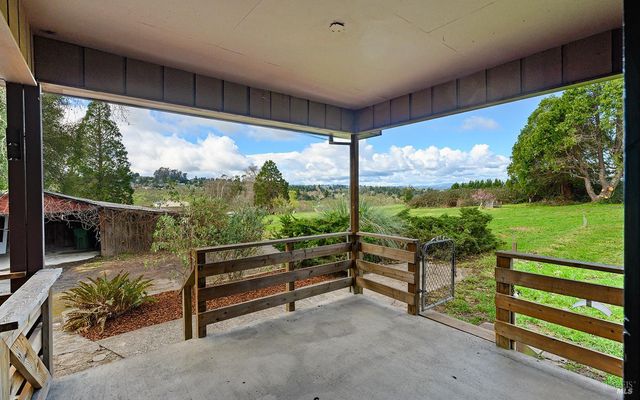 8400 Blackney Rd, Sebastopol, CA 95472