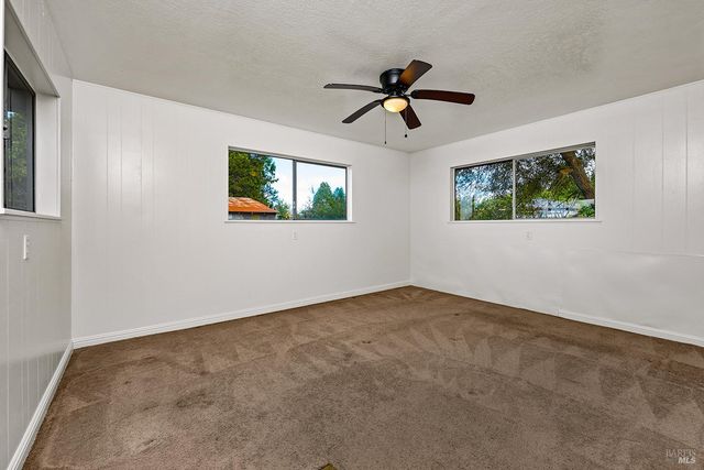 8400 Blackney Rd, Sebastopol, CA 95472