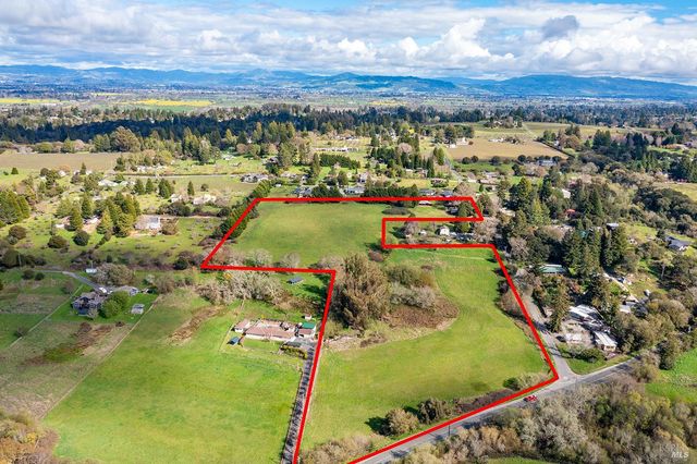 8400 Blackney Rd, Sebastopol, CA 95472