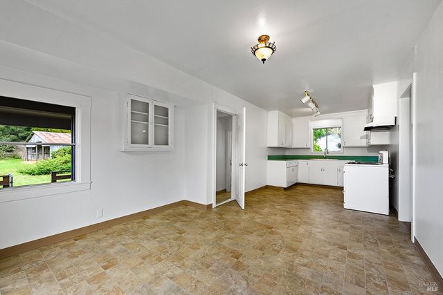 8400 Blackney Rd, Sebastopol, CA 95472