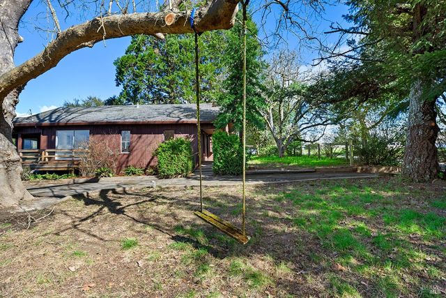 8400 Blackney Rd, Sebastopol, CA 95472