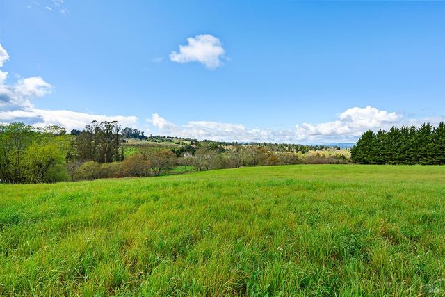 8400 Blackney Rd, Sebastopol, CA 95472