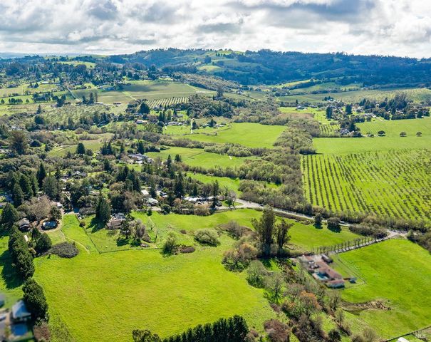 8400 Blackney Rd, Sebastopol, CA 95472
