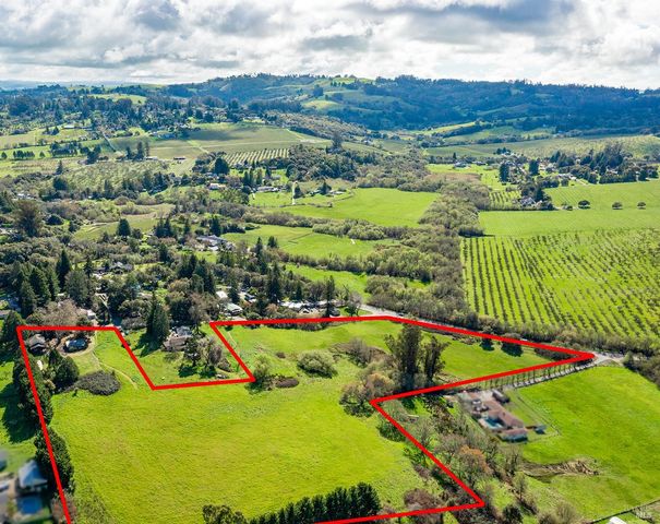 8400 Blackney Rd, Sebastopol, CA 95472