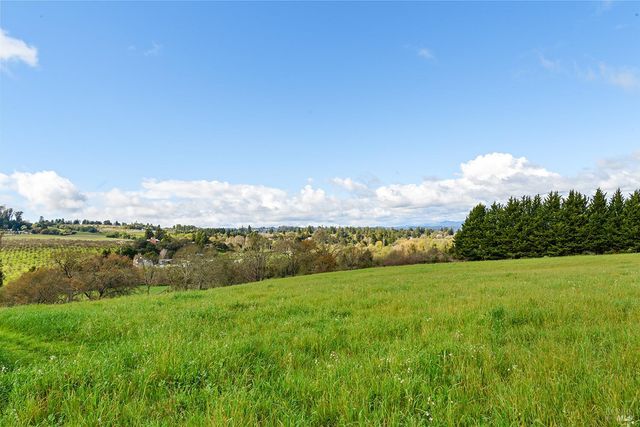 8400 Blackney Rd, Sebastopol, CA 95472