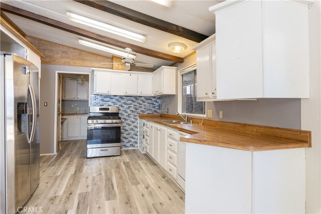 Image 13 of property listing at 5830 Robin Hill Drive 17, Lakeport, CA 95453