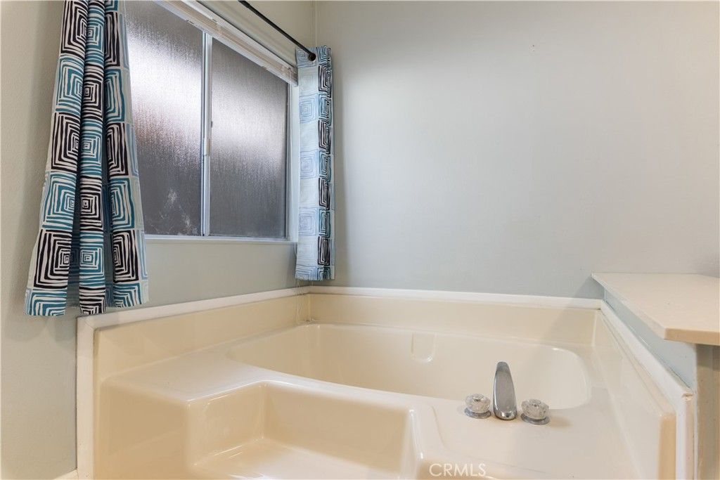 Image 23 of property listing at 5830 Robin Hill Drive 17, Lakeport, CA 95453
