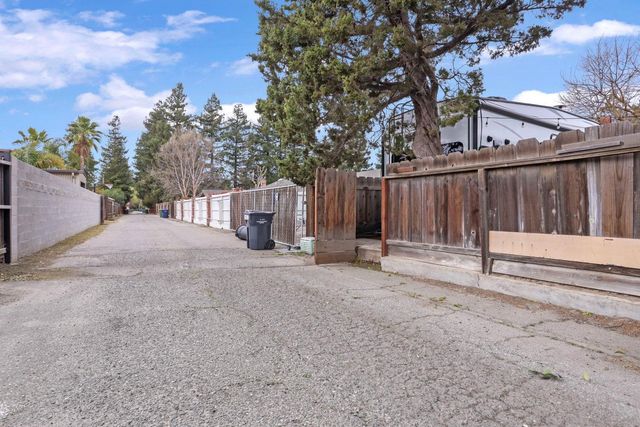 1631 N Johnson Rd, Turlock, CA 95382