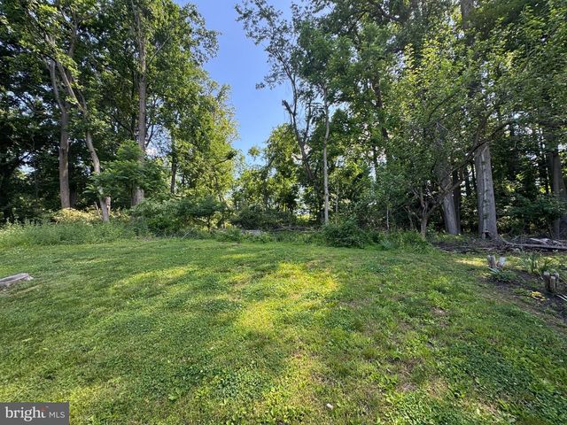 290 WOODS EDGE PL, Langhorne, PA 19047