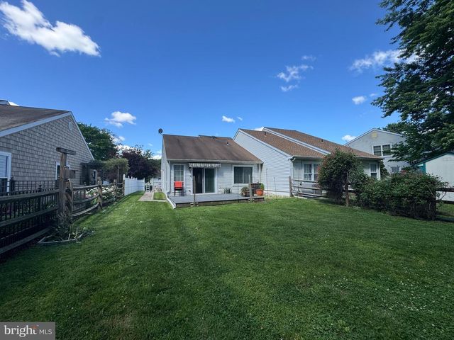 290 WOODS EDGE PL, Langhorne, PA 19047