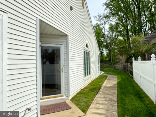 290 WOODS EDGE PL, Langhorne, PA 19047