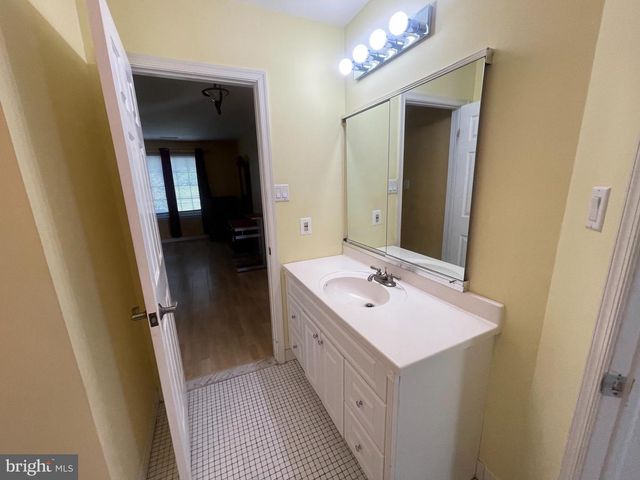 290 WOODS EDGE PL, Langhorne, PA 19047
