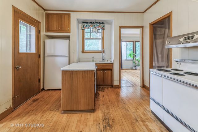 9547 S Longwood Drive, Chicago, IL 60643